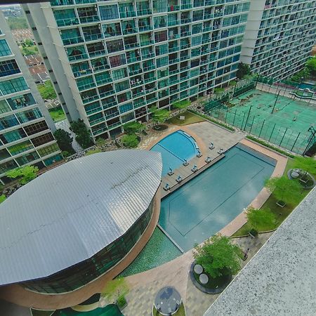 Апартаменты Mount Austin Ikea, Aeon 10Mins -Pool View- C115 Джохор-Бару Экстерьер фото